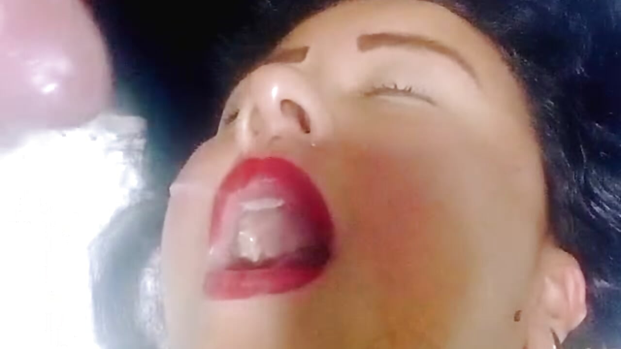 Tomando mi lechita 😋 - Paty_Velvet adlı kamera modelinin videosu