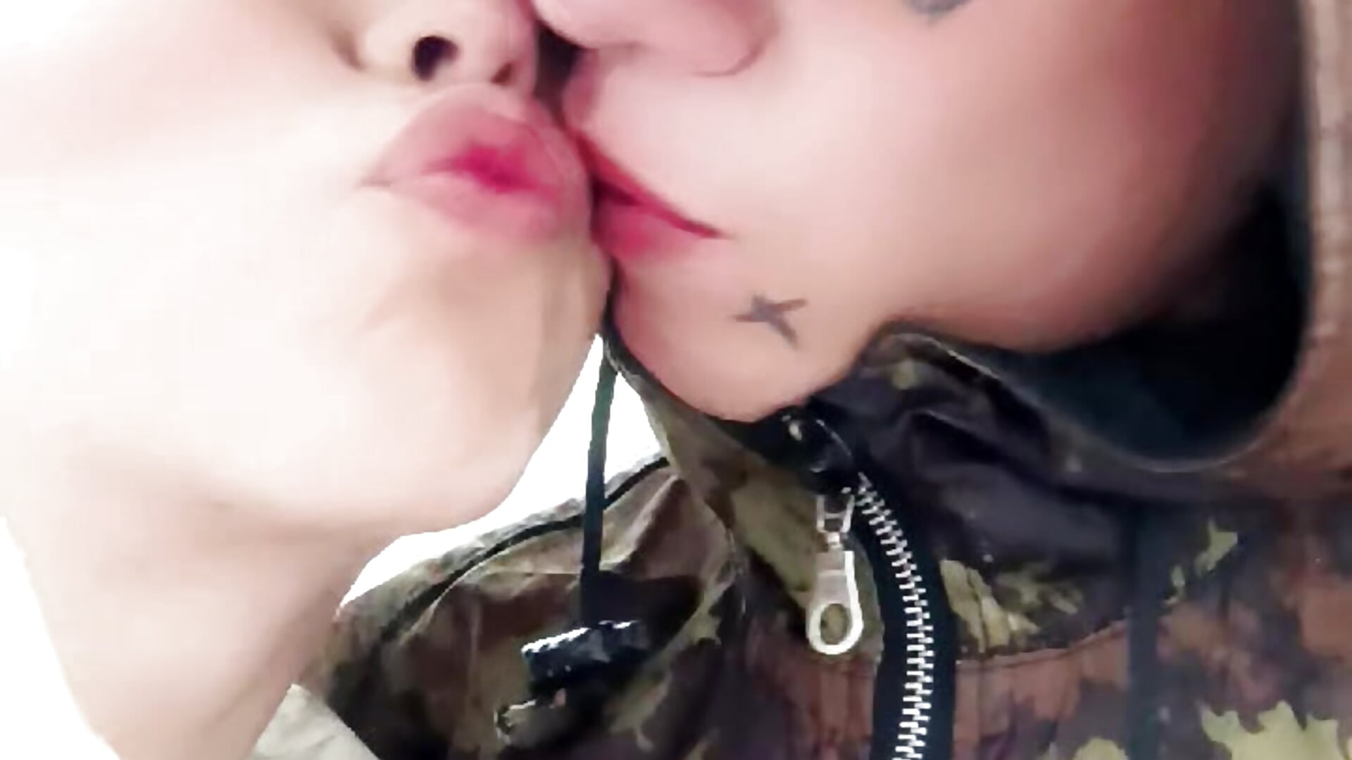 9933 - video by Dangerous_couple_ cam model