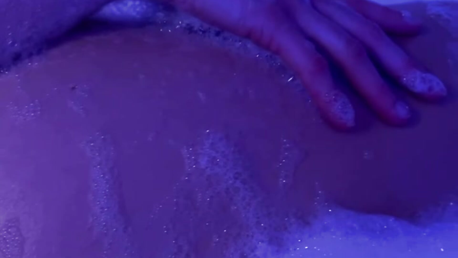 Azy1 – video modela na kameri Crystal_Of_Your-Mind