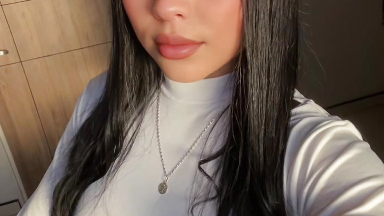 profile-intro-video-1784690482 - video by Lulu_Monroe cam model