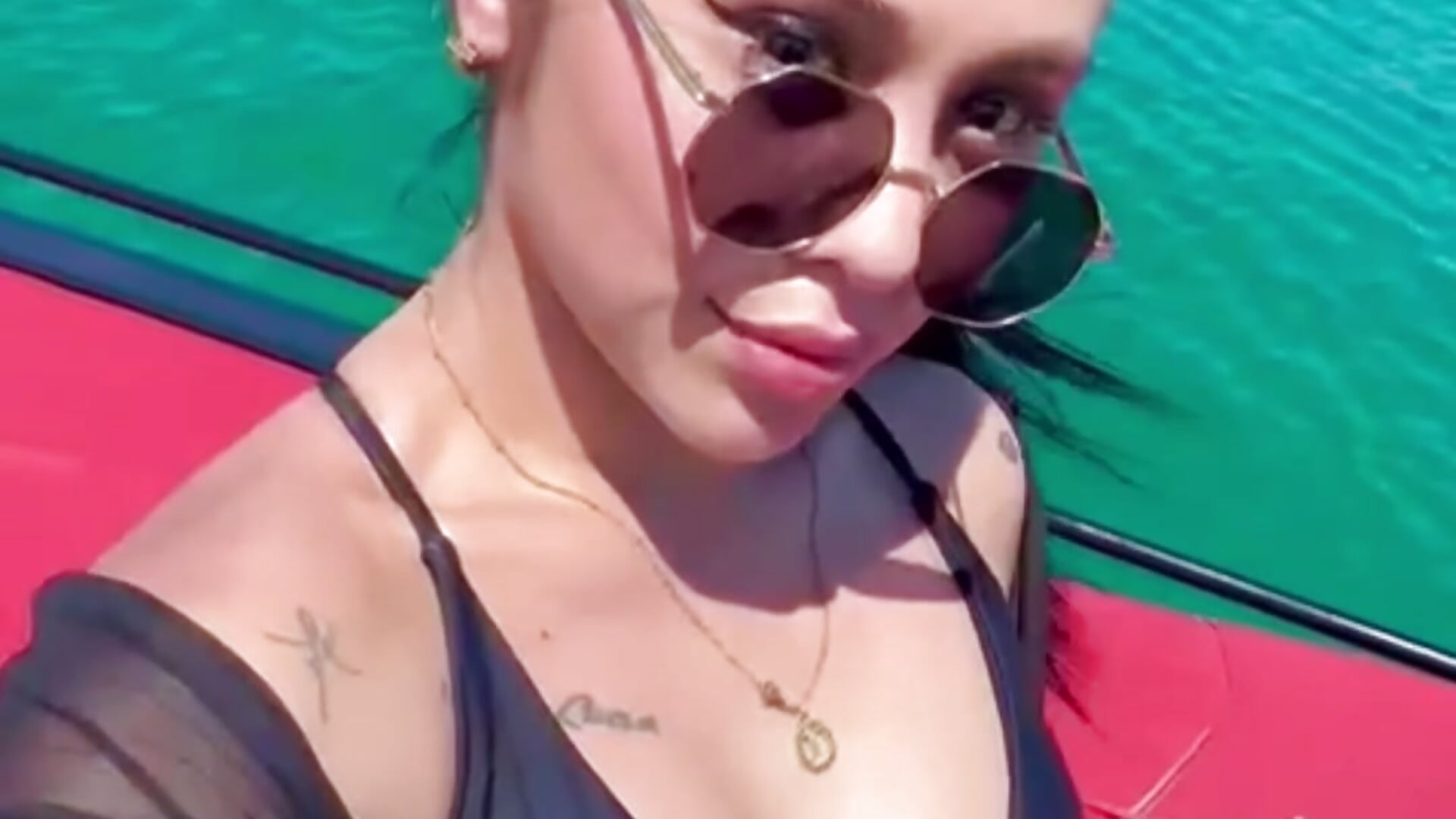 ee8937a0ea8c4bbc988e8e0a5b7f8a17 - video by Lulu_Monroe cam model