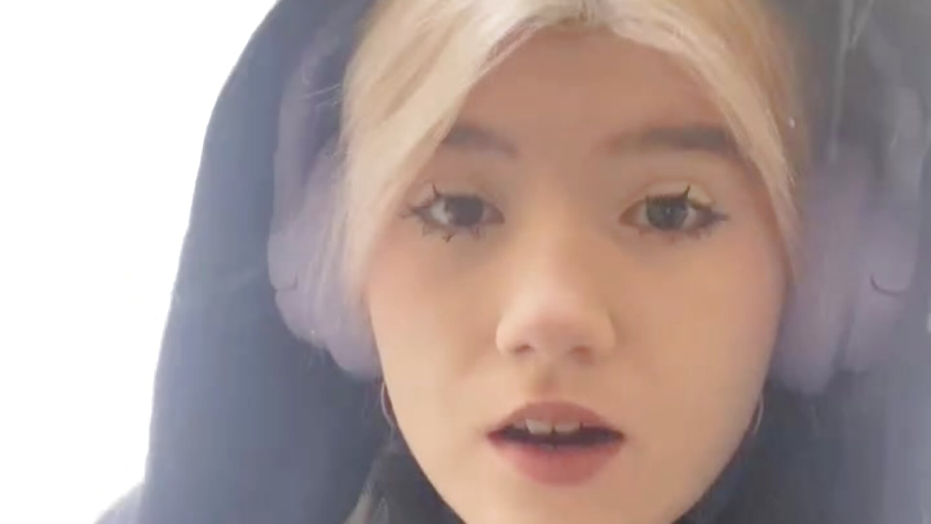 Snow princess 🥰 - video by Cherry___Blossom cam model