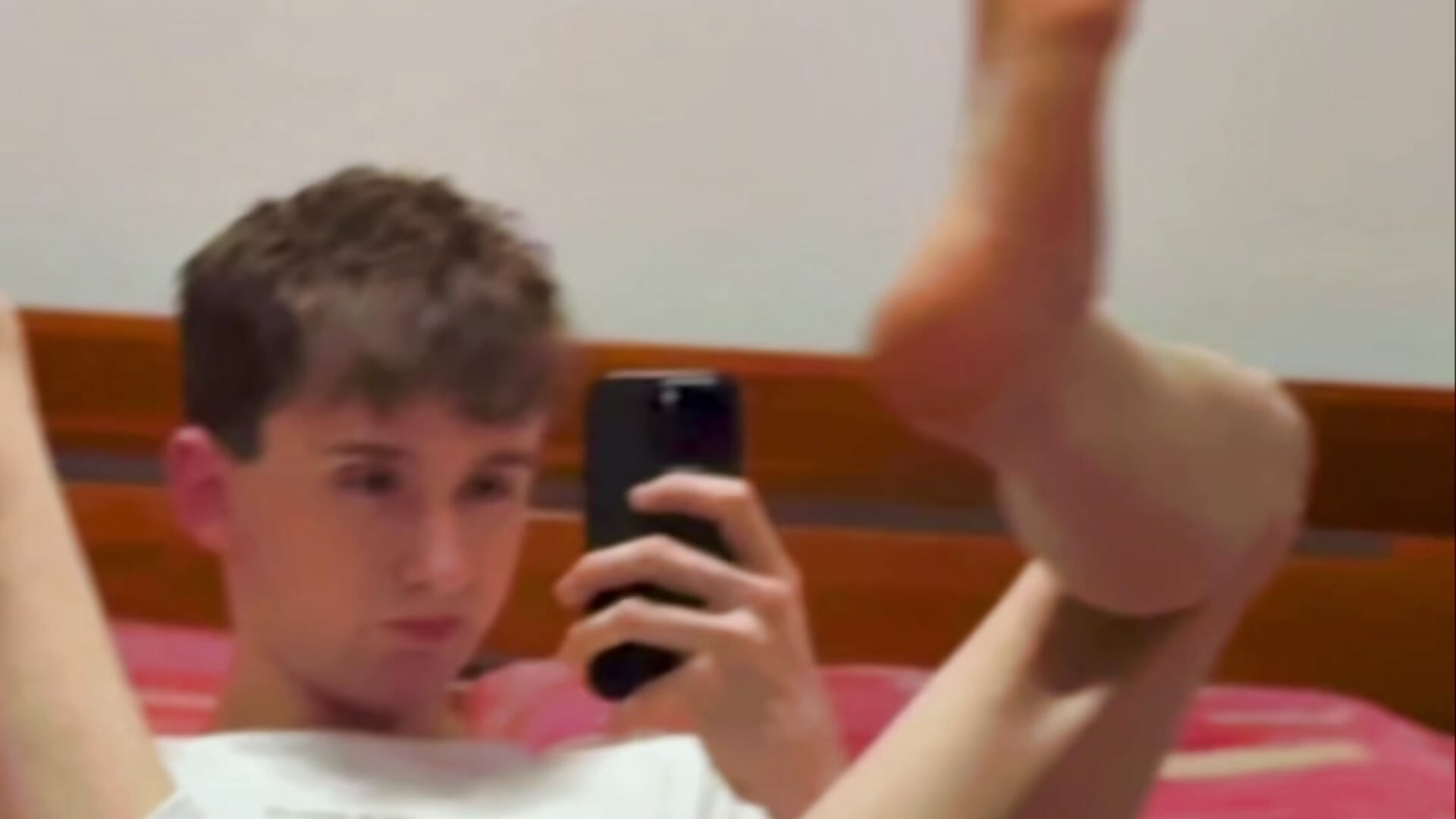 Ethan showing feet 🦶🏼🥵🥵 – video af Twinkethan2007 cam-model