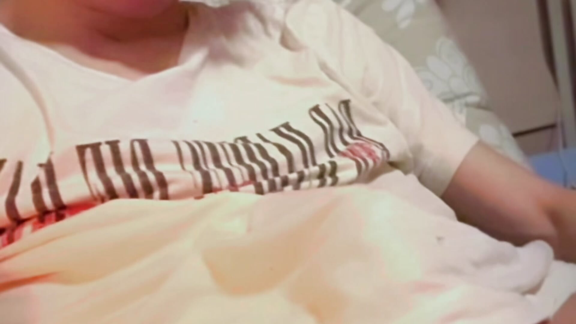 Ethan is playing with his balls – video af Twinkethan2007 cam-model