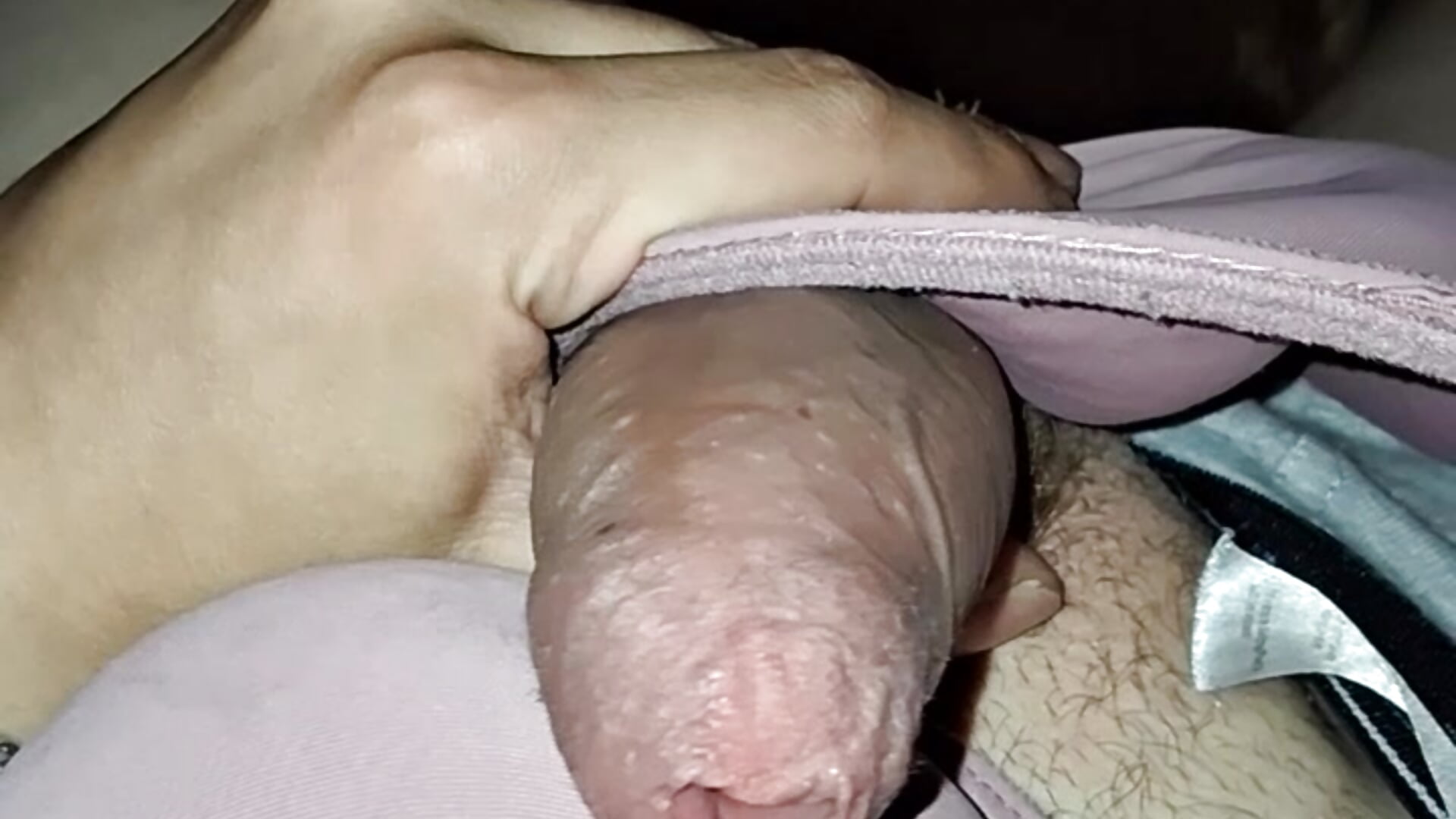 Schwanz mit BH von Stiefschwester wichsen - video by TeenBoySolo068 cam model