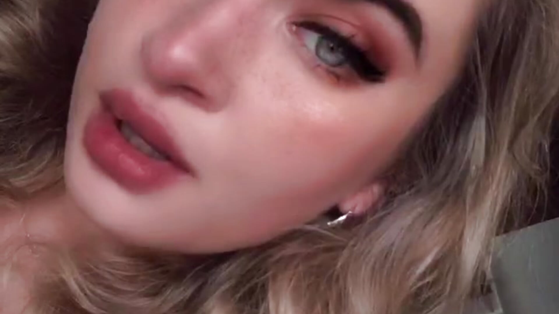 Watch me - vídeo de Roxana_Moon modelo de câmara