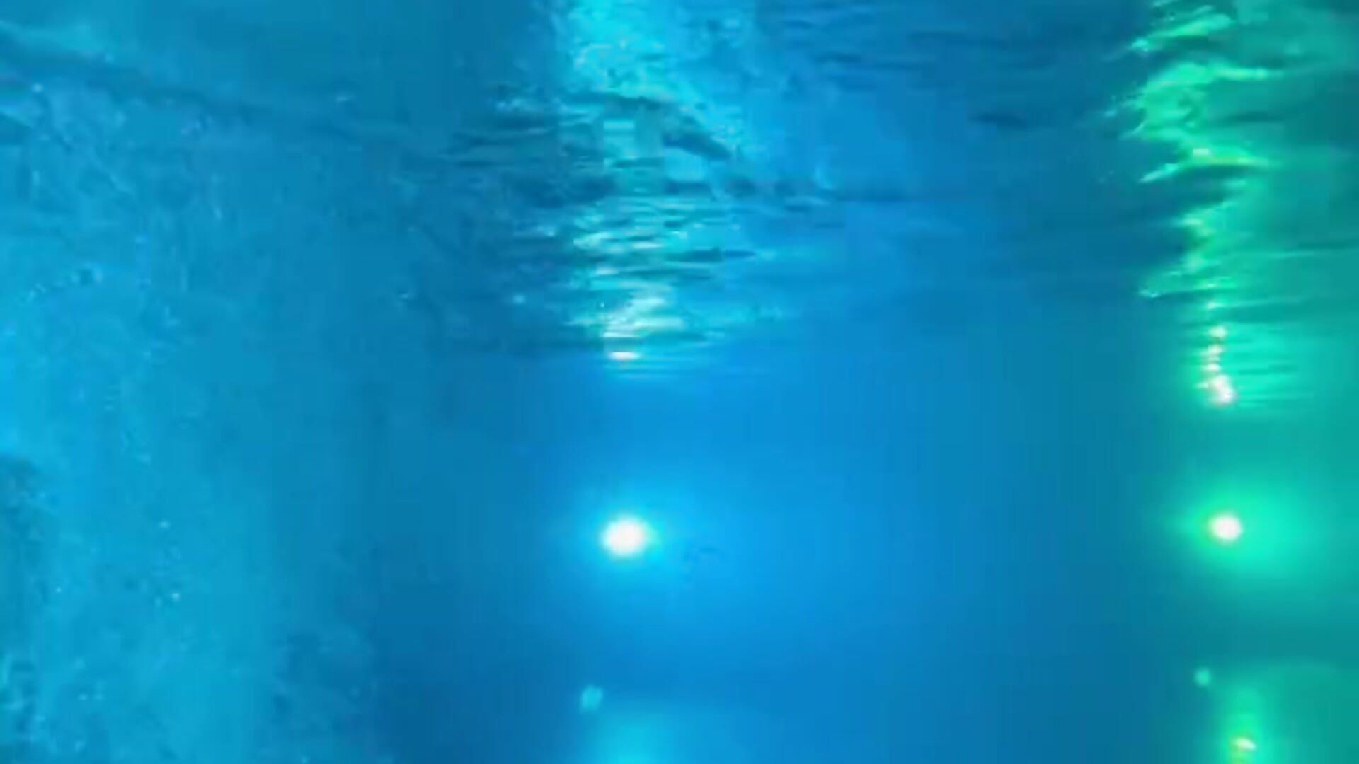 Pool - vídeo de Roxana_Moon modelo de câmara