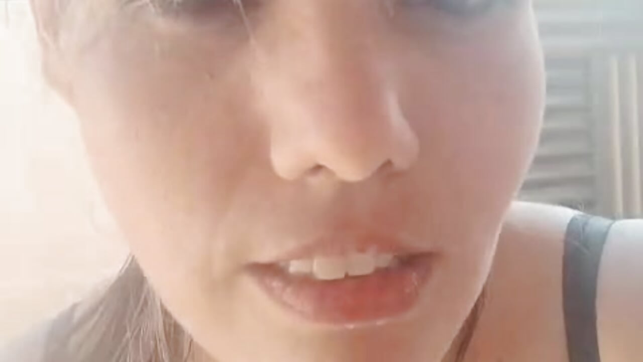 Masturbação no quintal - vidéo du modèle de showcams Bellapotencia1985