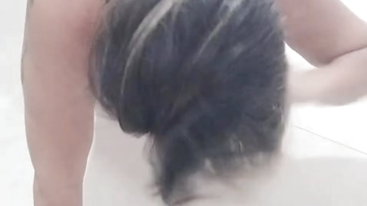 Brincando com o plug bem gostoso - vidéo du modèle de showcams Bellapotencia1985