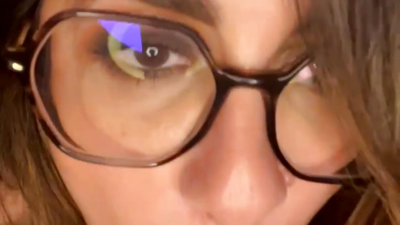 Quand j'ai envie de te sucer... - video by MlleMargaux cam model