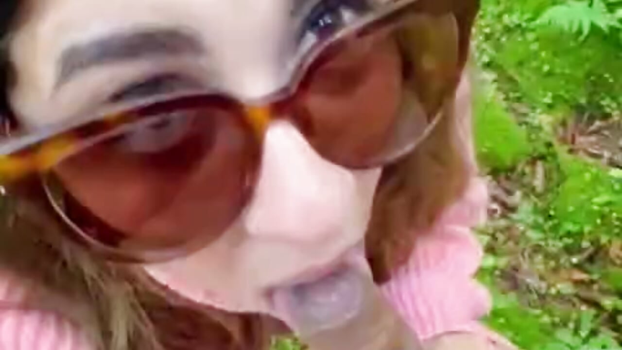 Balade en forêt - video by MlleMargaux cam model