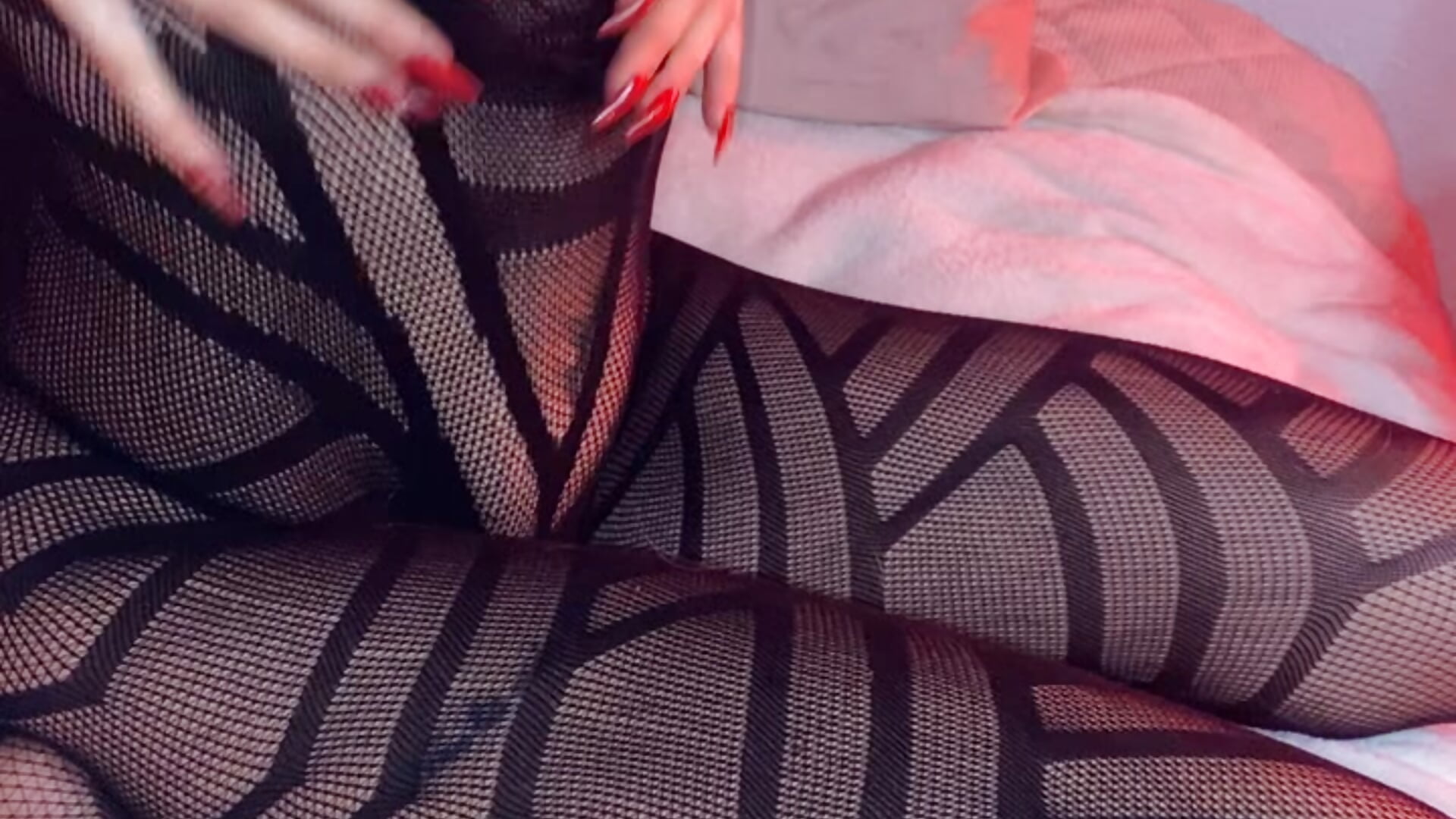 🎁😈 - video by Juliaaprv cam model