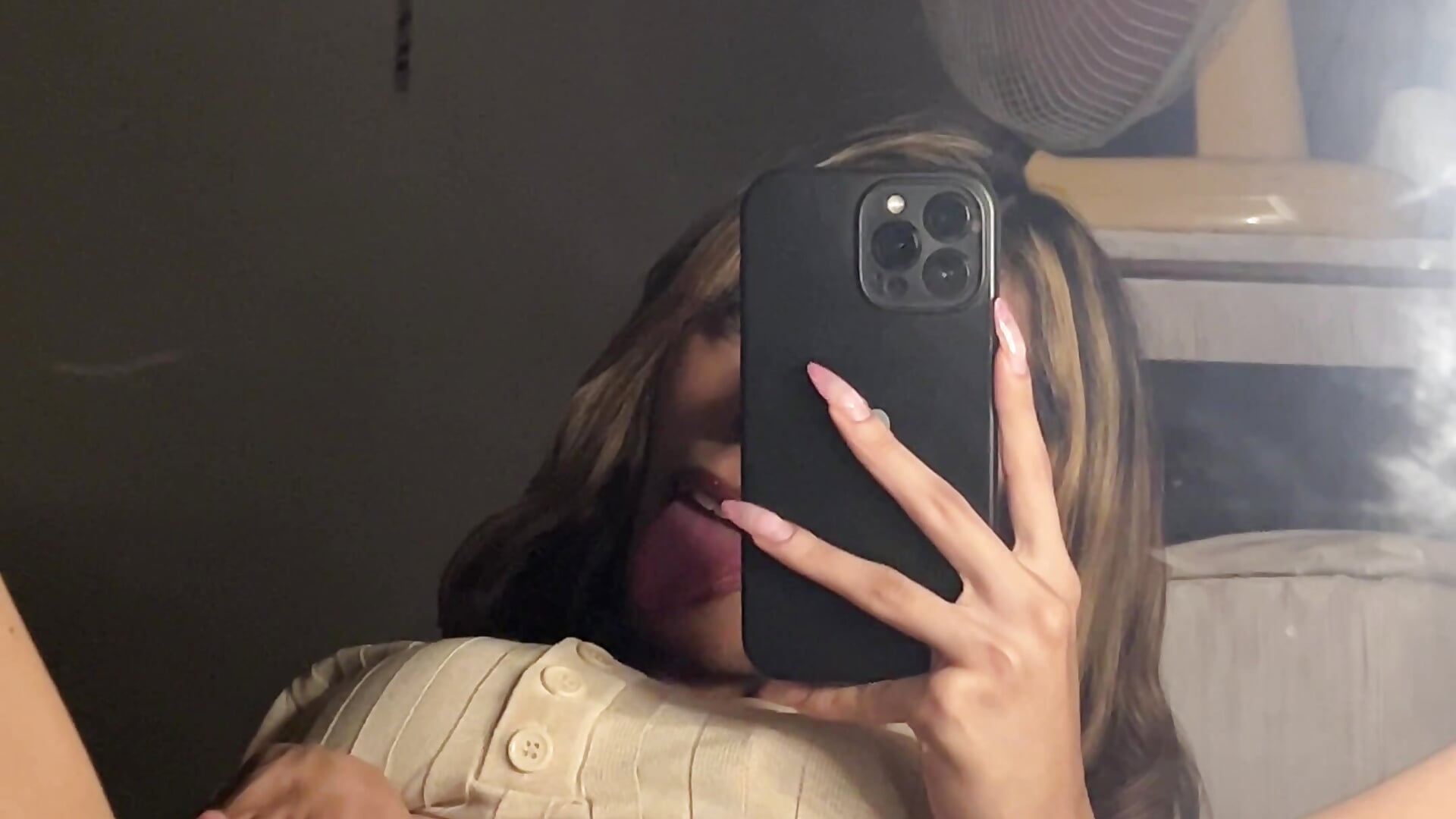 En el espejo 🌶️💕 - video by Fresi_blonde cam model