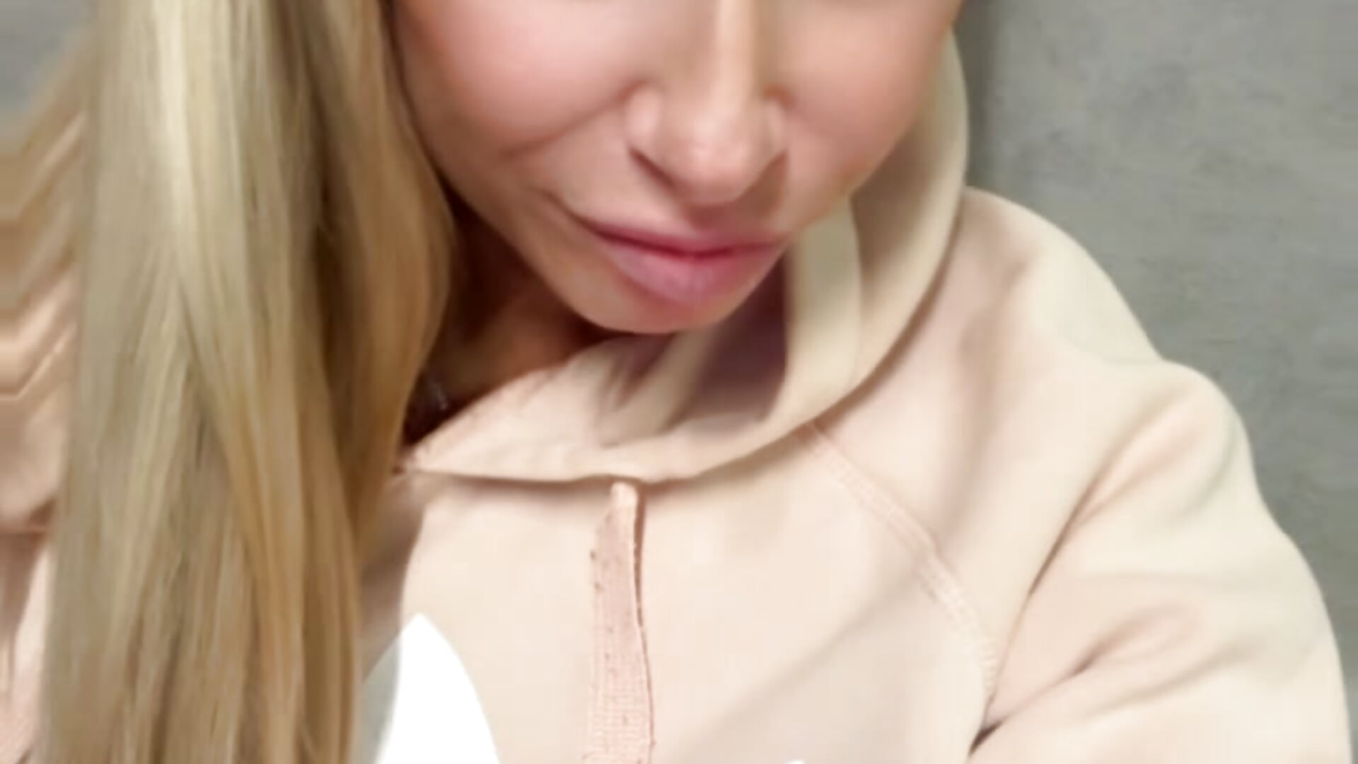 Gym Time 💪🏻 - video by blondi2077 cam model