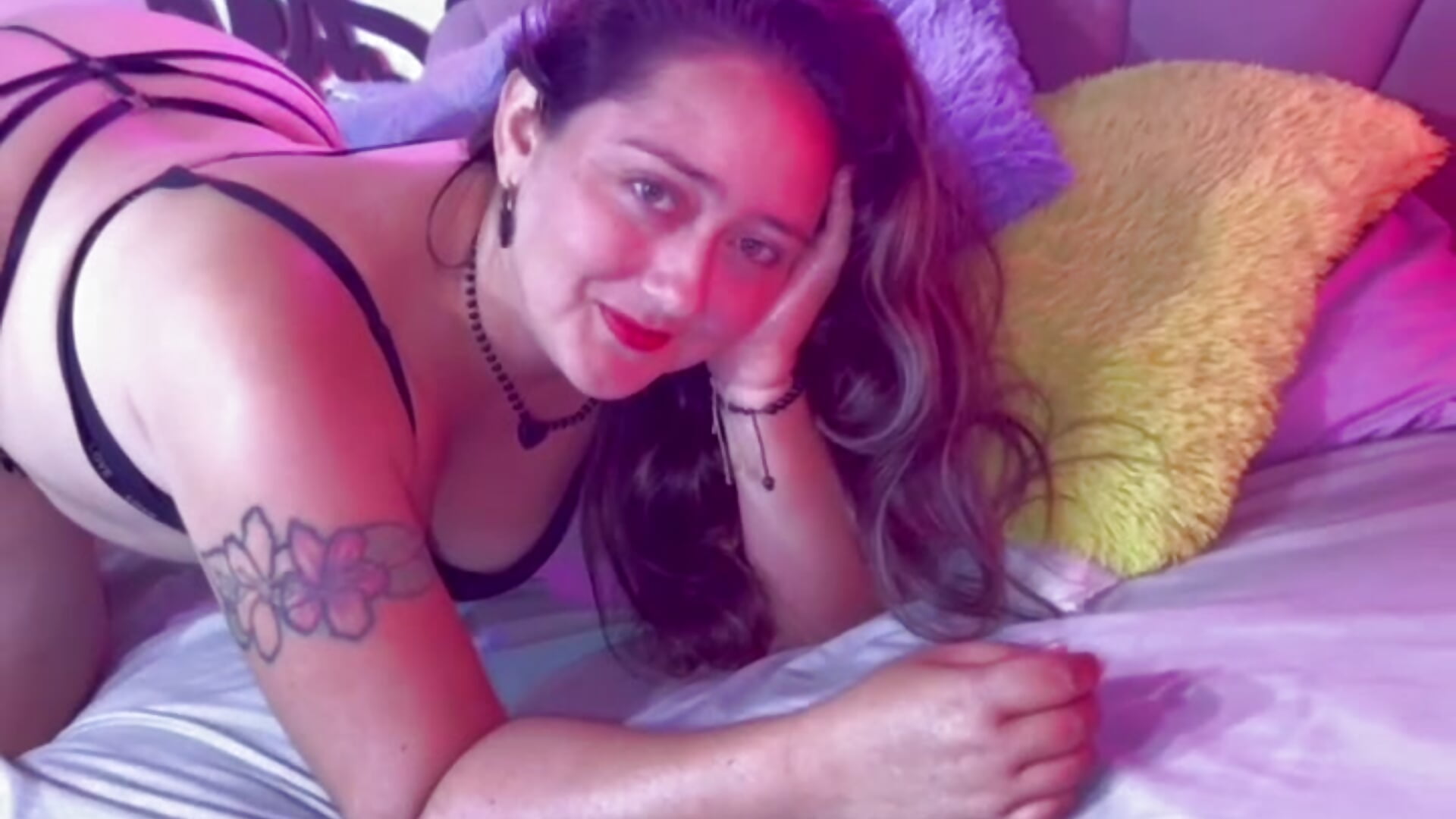 Horny milf - video by naughty_milf_esmeralda cam model