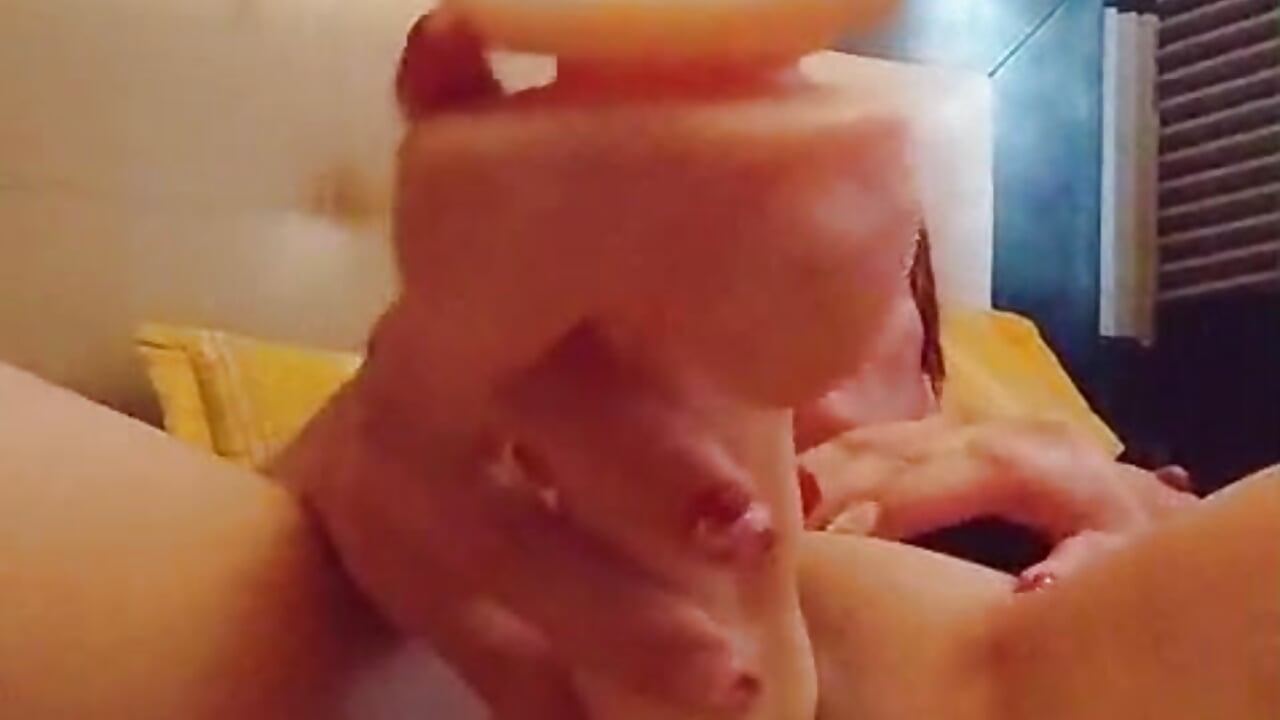 fuck with dildo - video di antonela-tompson modella di cam