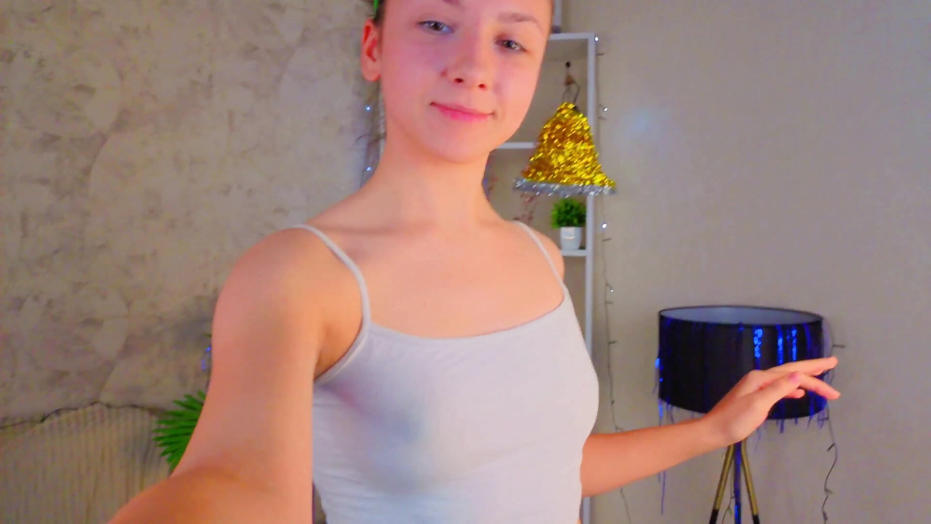 😶‍🌫️Millie lifts her leg above her head 😶‍🌫️