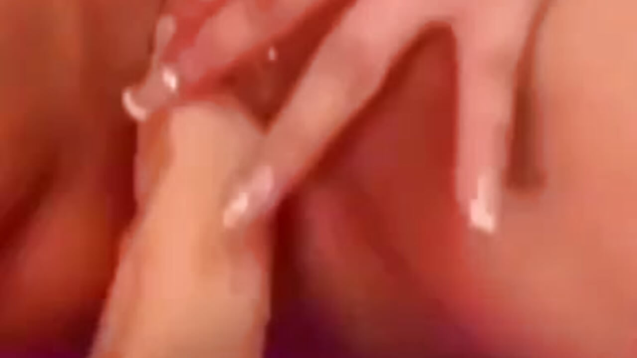 Me masturbo – video od webkamerové modelky Diamily