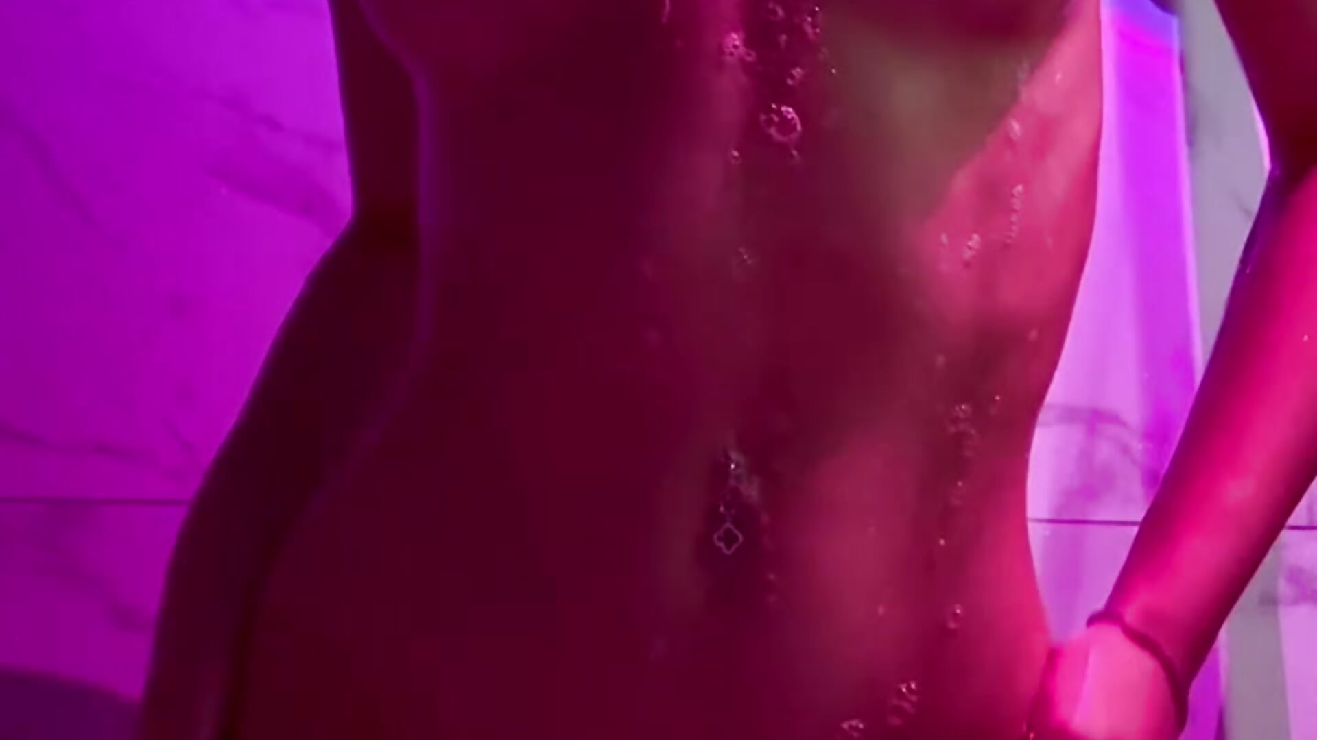 In shower with nice music😻 - video by Eva_Zill cam model