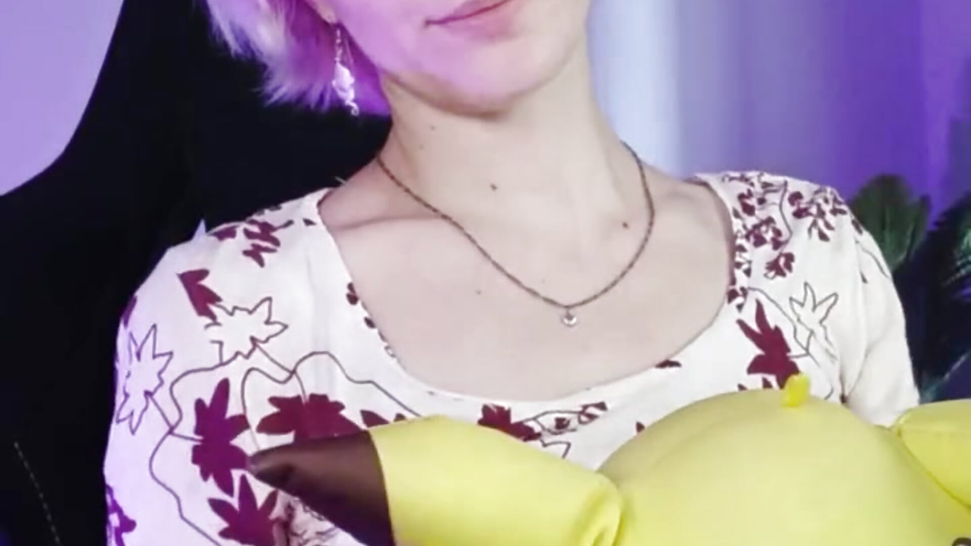 Tormenting Pikachu - vídeo de BethanyCloud modelo de câmara