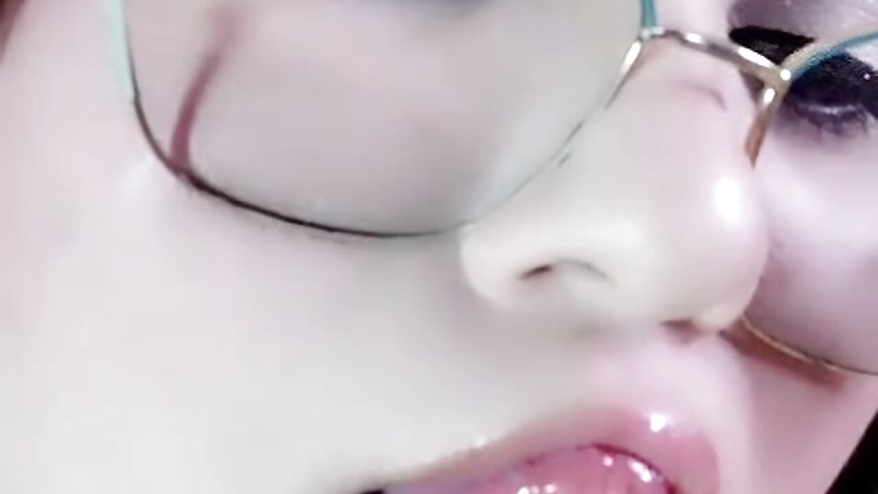 sexy lips - video oleh model kamera IsabellaHot01