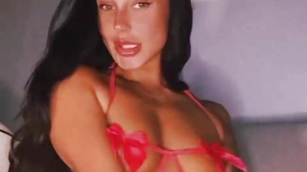 Want a kiss ? ;)) - video by Rosieredxox cam model