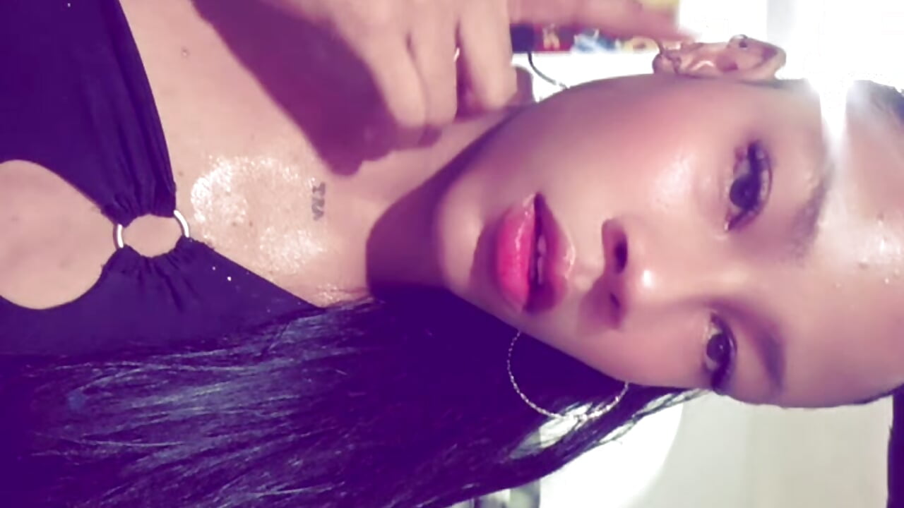 with a naughty little slut look on her face 💷😇 - video di Yvonne_yeleaneee modella di cam