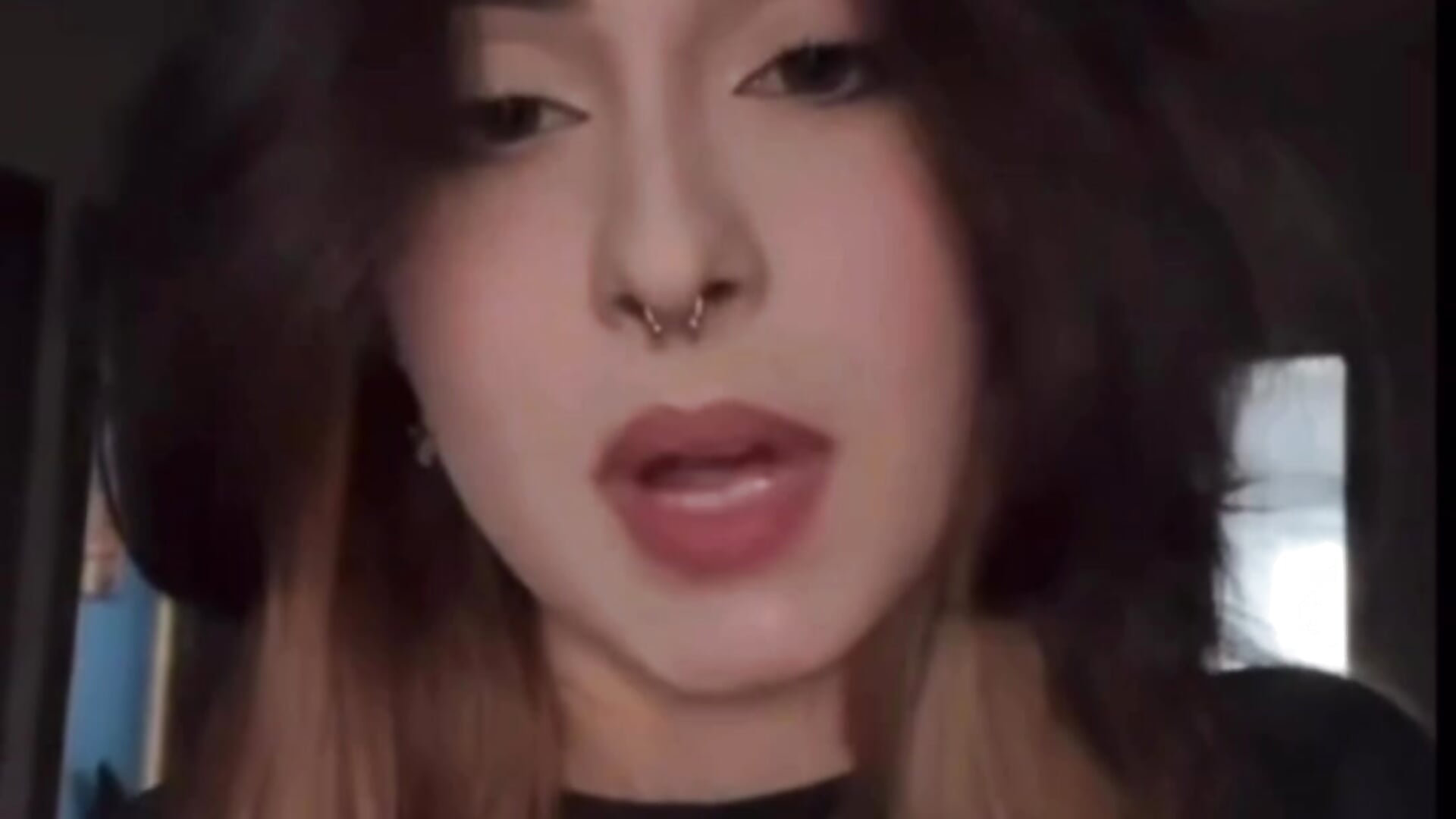 I sing a song hehe ^^ - video by VernonKnapik cam model