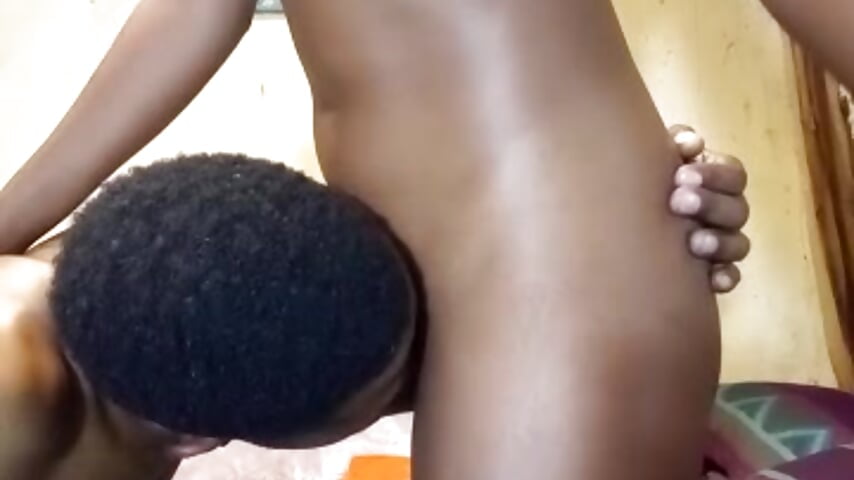 Pussy lick - video av KruellaR1de3 cam model