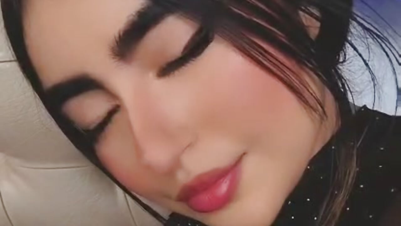 🍑 - video by April__foxx cam model