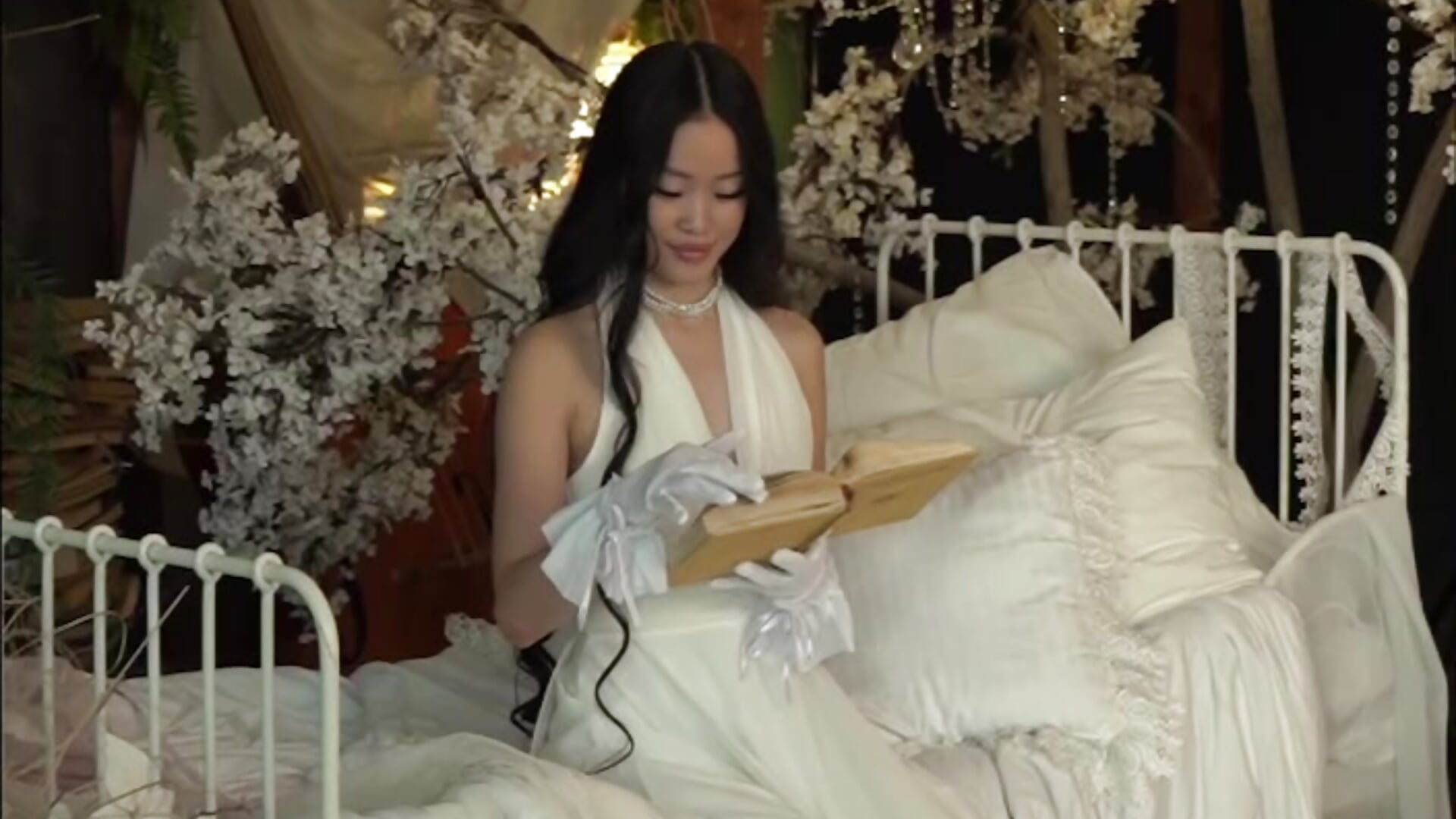 You don’t need someone to complete you. You only need someone to accept you completely - video by sweet_is_kim2 cam model