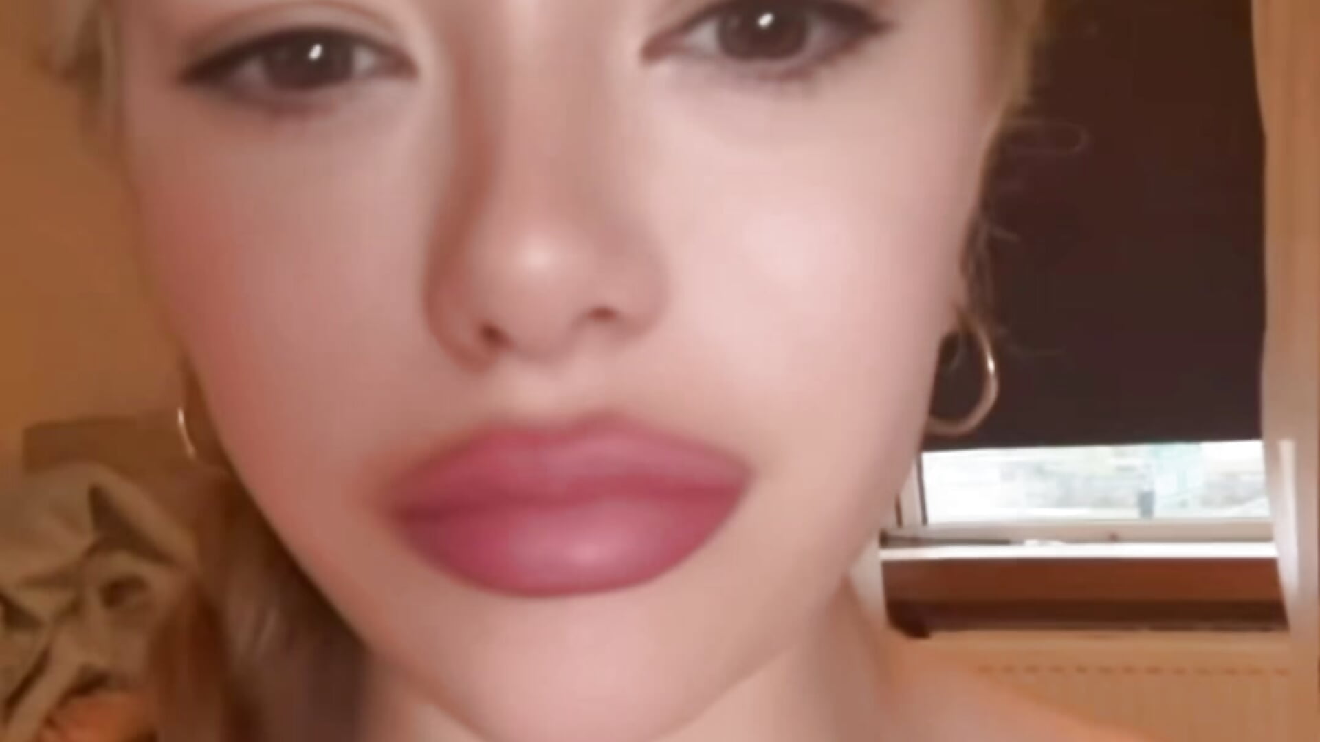 Hi babe - video by Missgwen17 cam model