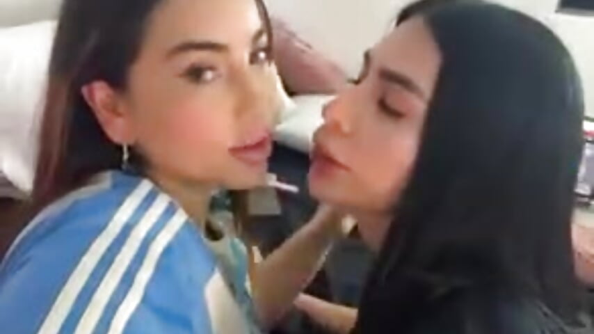 Wow que besos tan ricos 😍