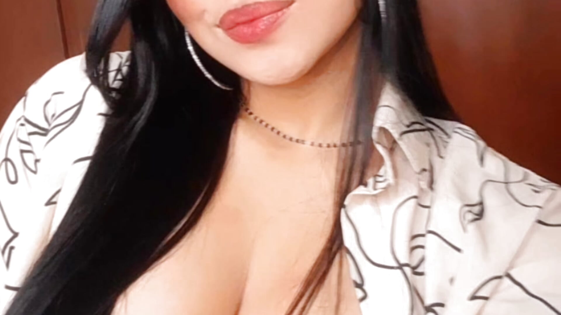 I hope my charming smile makes you fall in love 🥰 - video by Linda_Saenz_ cam model