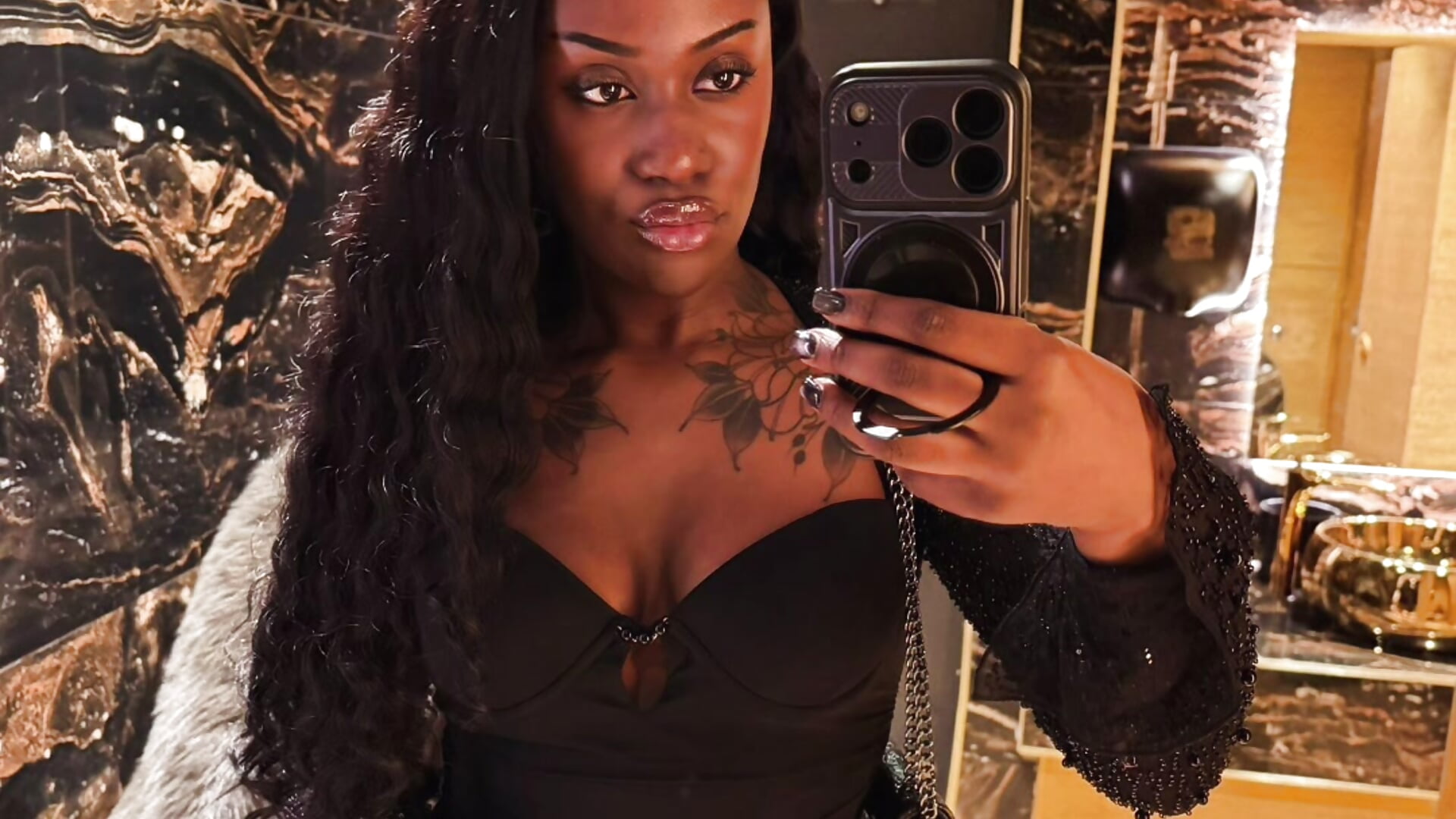 Nights out– JasmineLove444 kameramodell videója