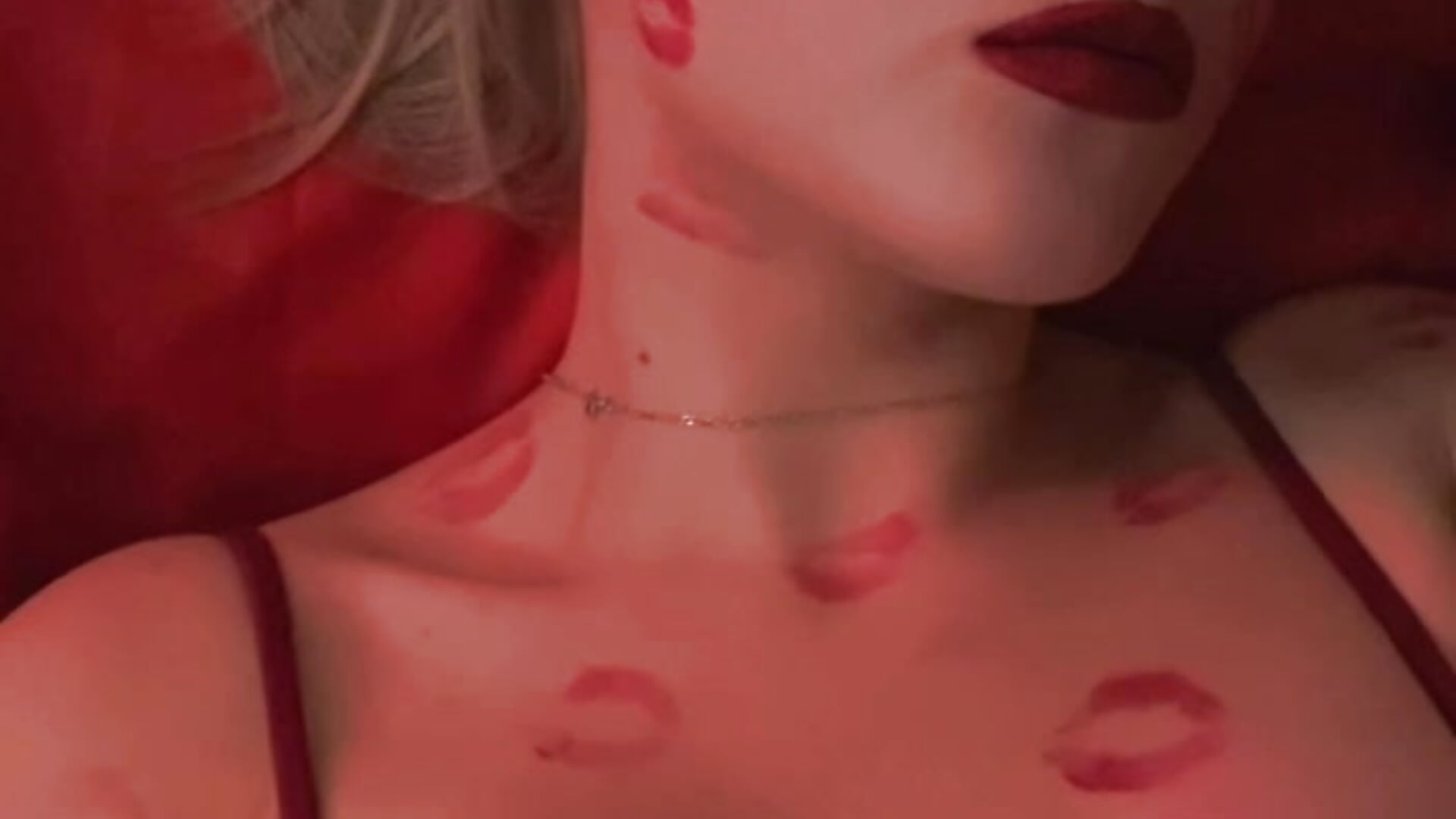 Welcome to my room ❤ - video by April_Purr cam model