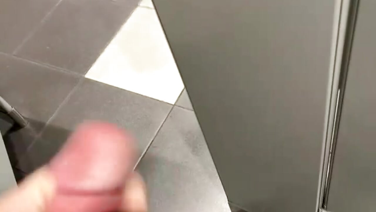 Cumshot w/Stall Door Open! - 66Retro99 adlı kamera modelinin videosu
