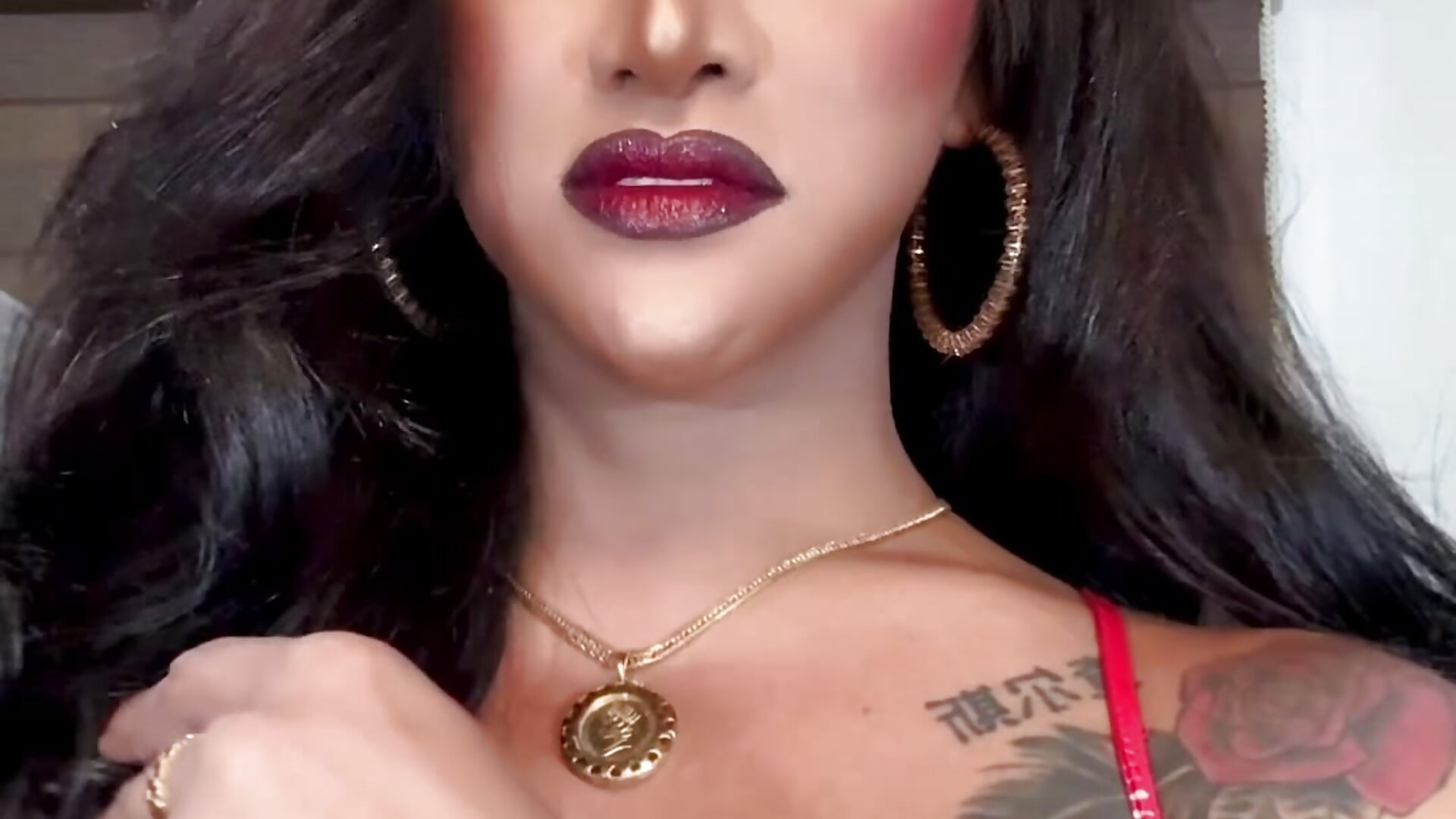 Lady in Red - video by SeductiveVictoria cam model