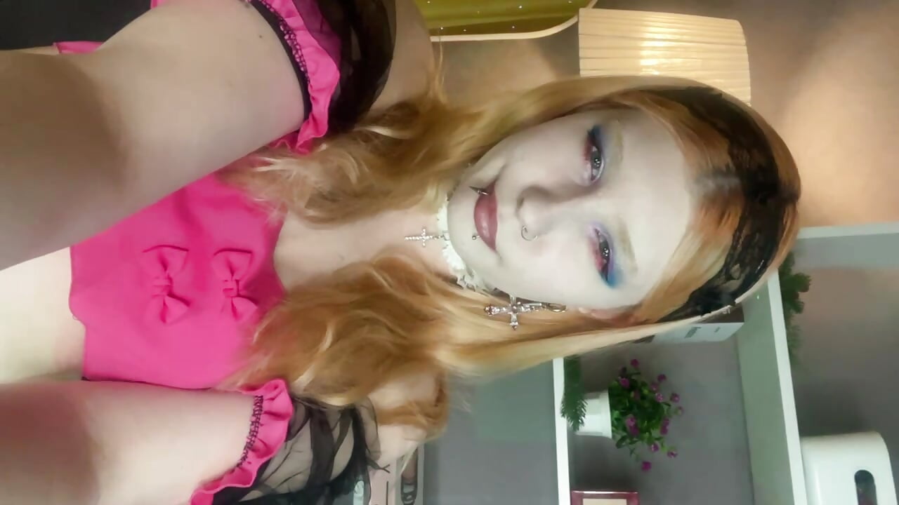 ***Merry Christmas/New Year***I decorated the room again*** - video by VelvetBlitz cam model