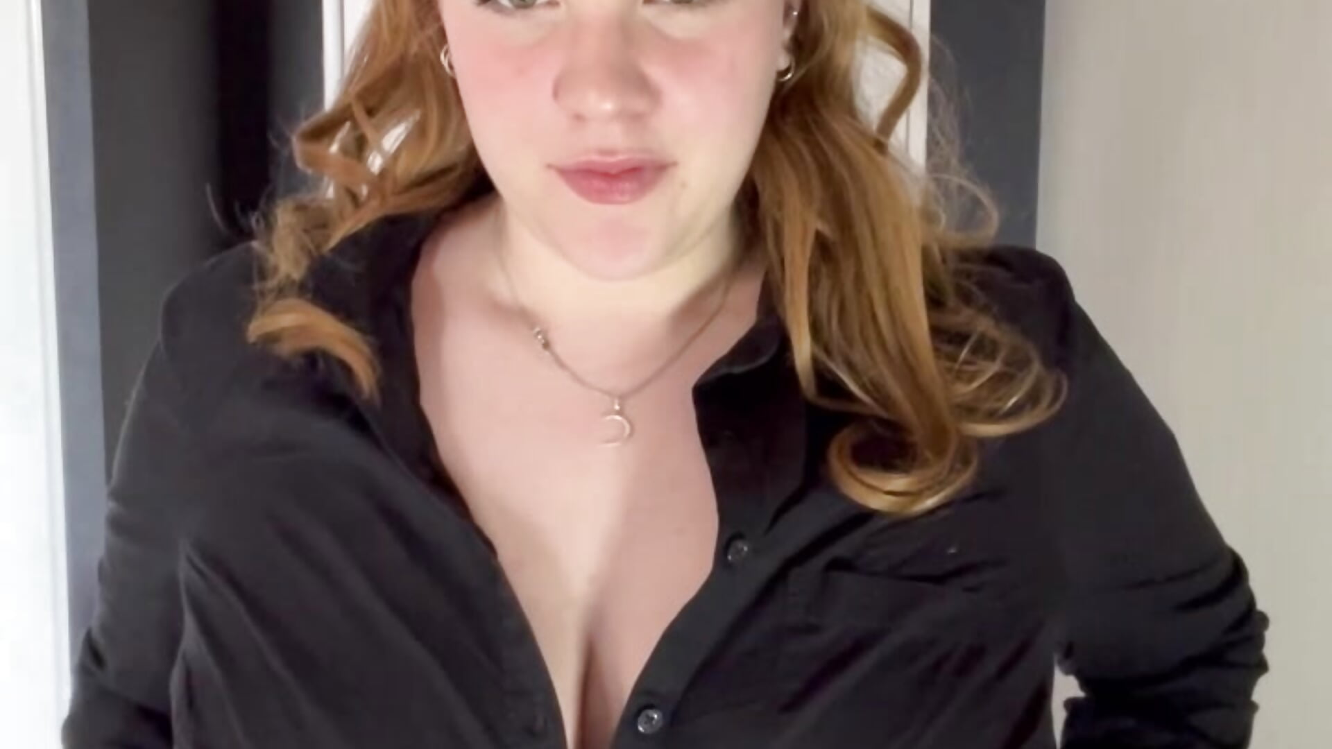 La secrétaire veut ta queue - video by sunymilky cam model