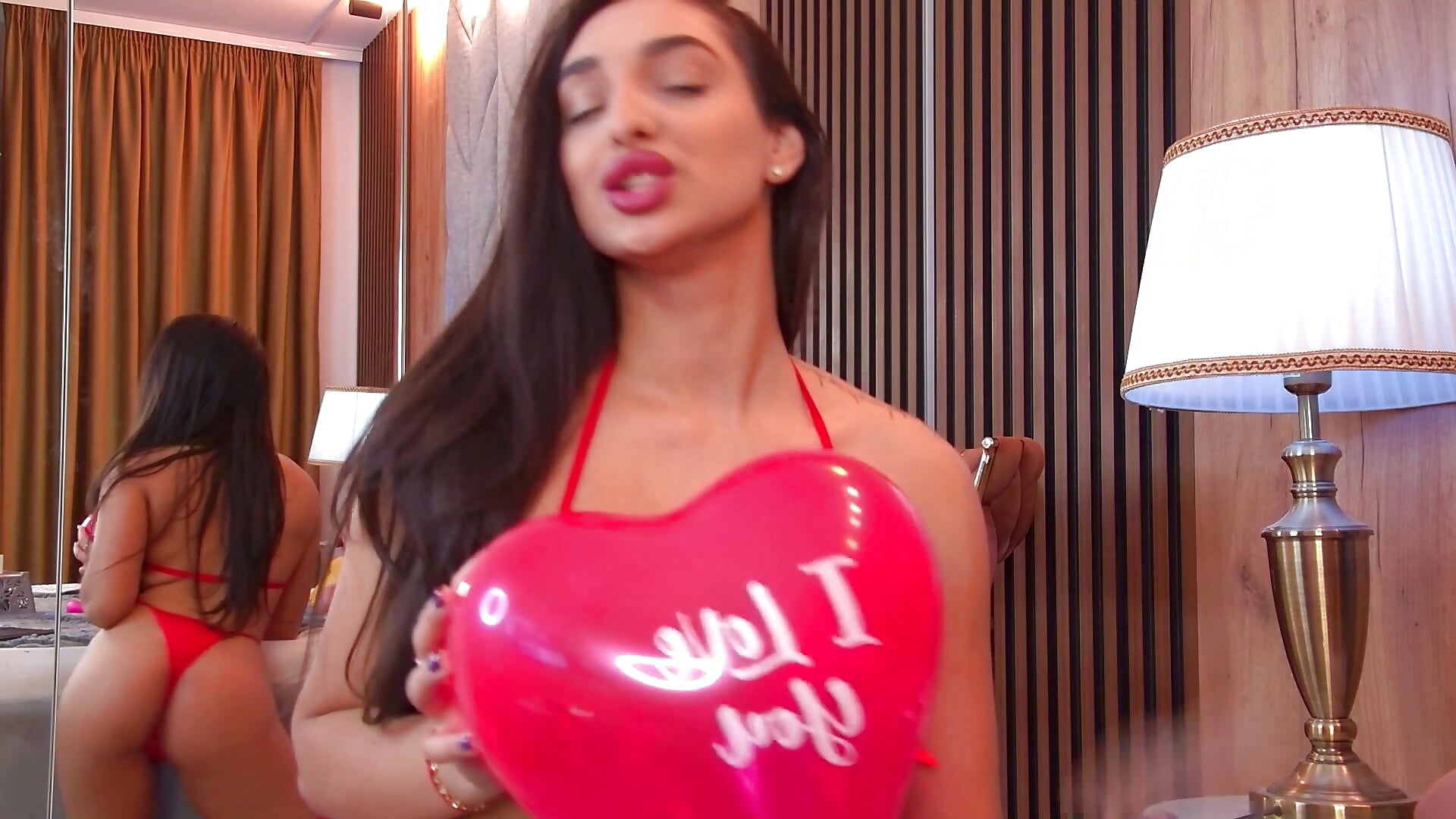 V'daay! - clip cu Kimberlymav model videochat