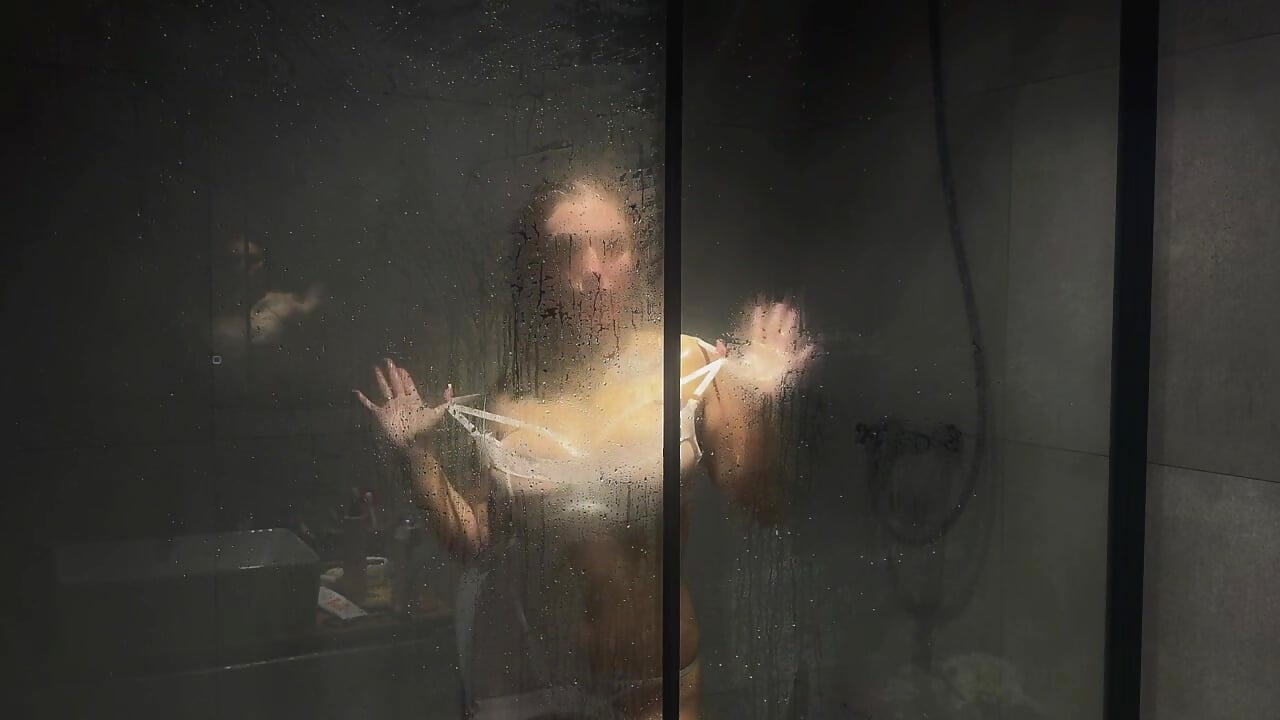 NAKED IN SHOWER💦🫦👀 - video by mygoddesshecate cam model