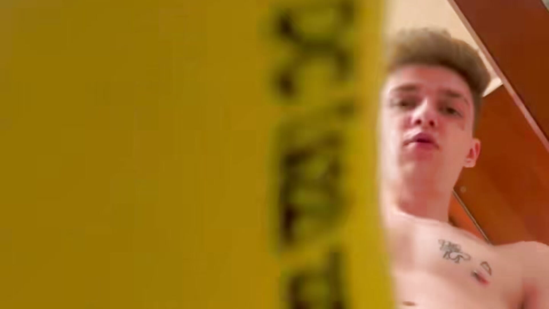 Trample – video od webkamerové modelky davesinner