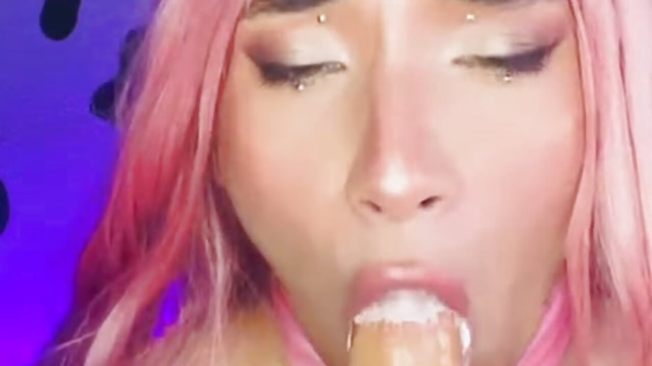 SUCK DILDO AND CUM IN MY MOUTH - video by brihanna_cooper cam model