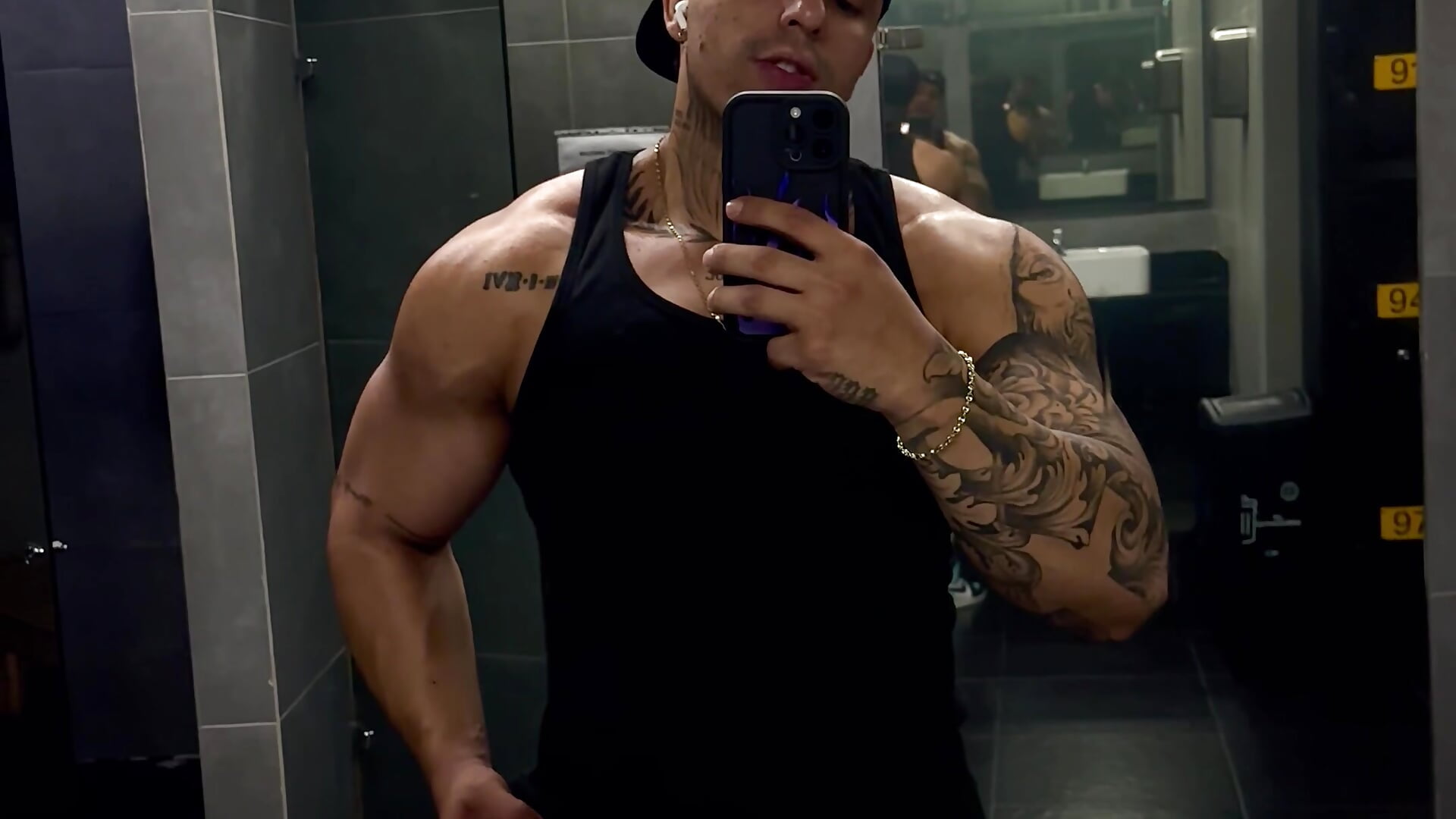 IMG_5569 - video by ragnar_phoenix cam model