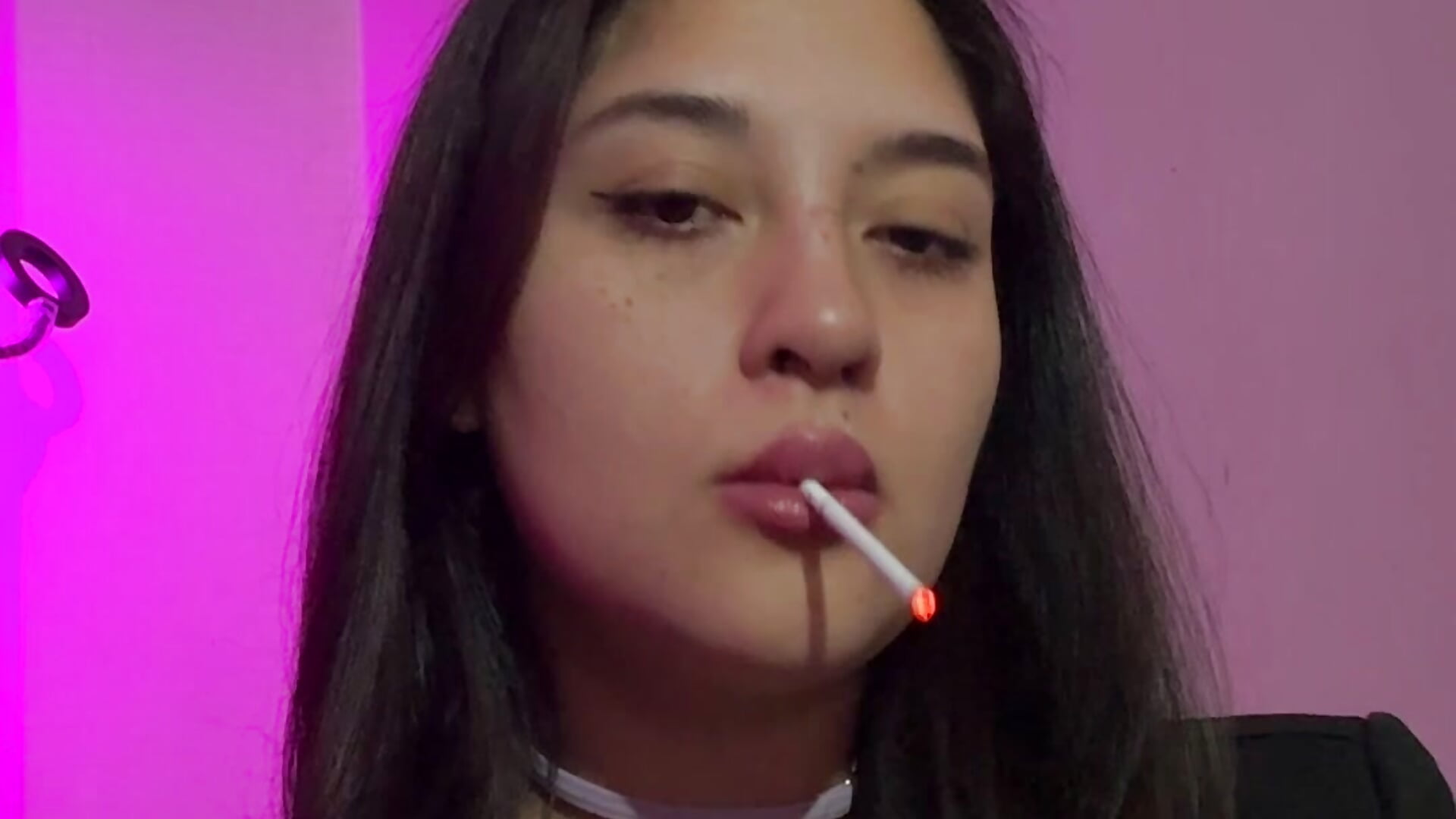 🚬 - vidéo du modèle de showcams emmvallen