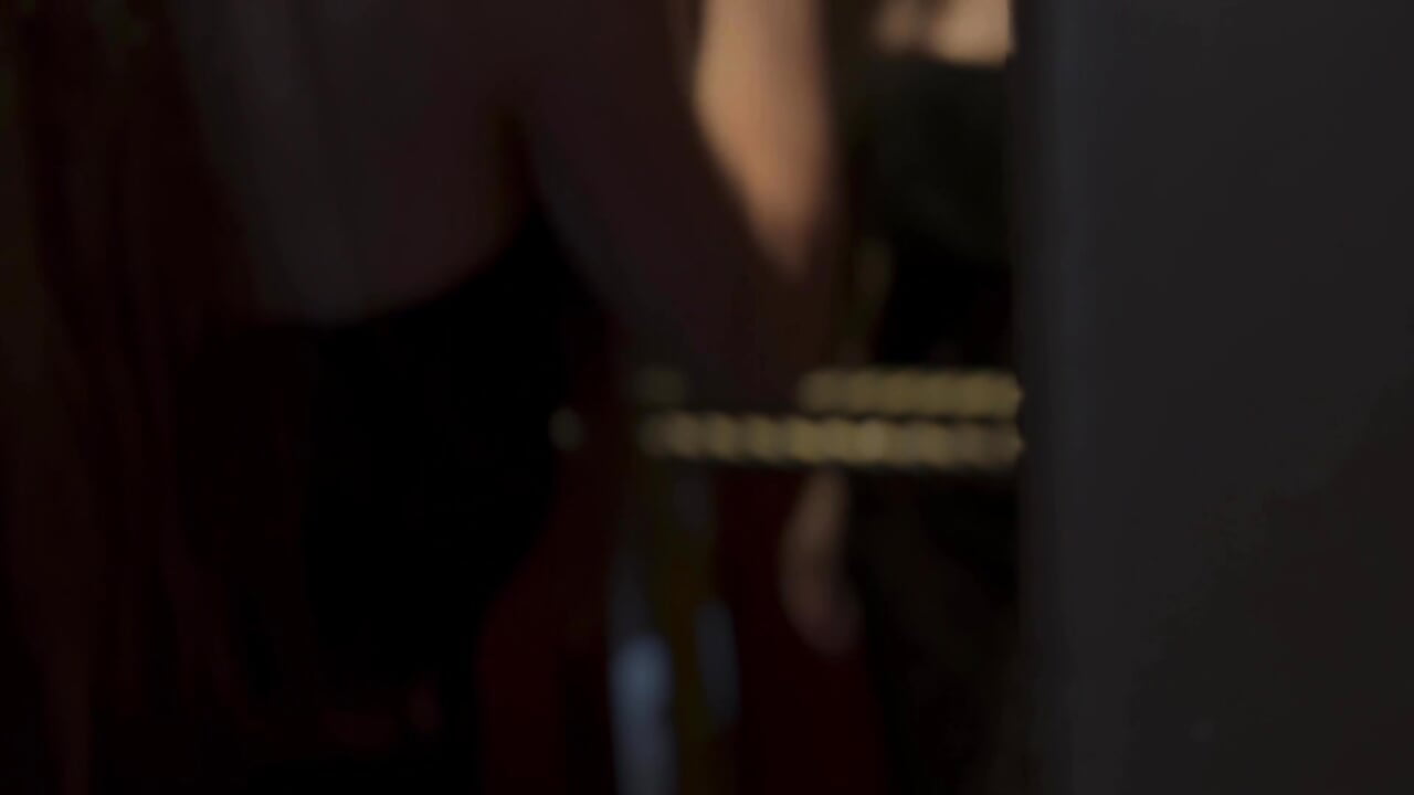 girl in the elevator - video by ArielSykes cam model