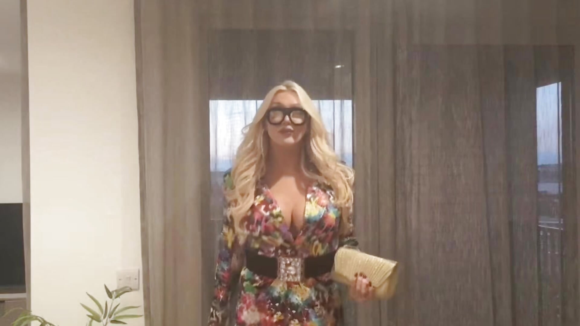 Showing off my long legs in heels - video by BarbiBentley cam model