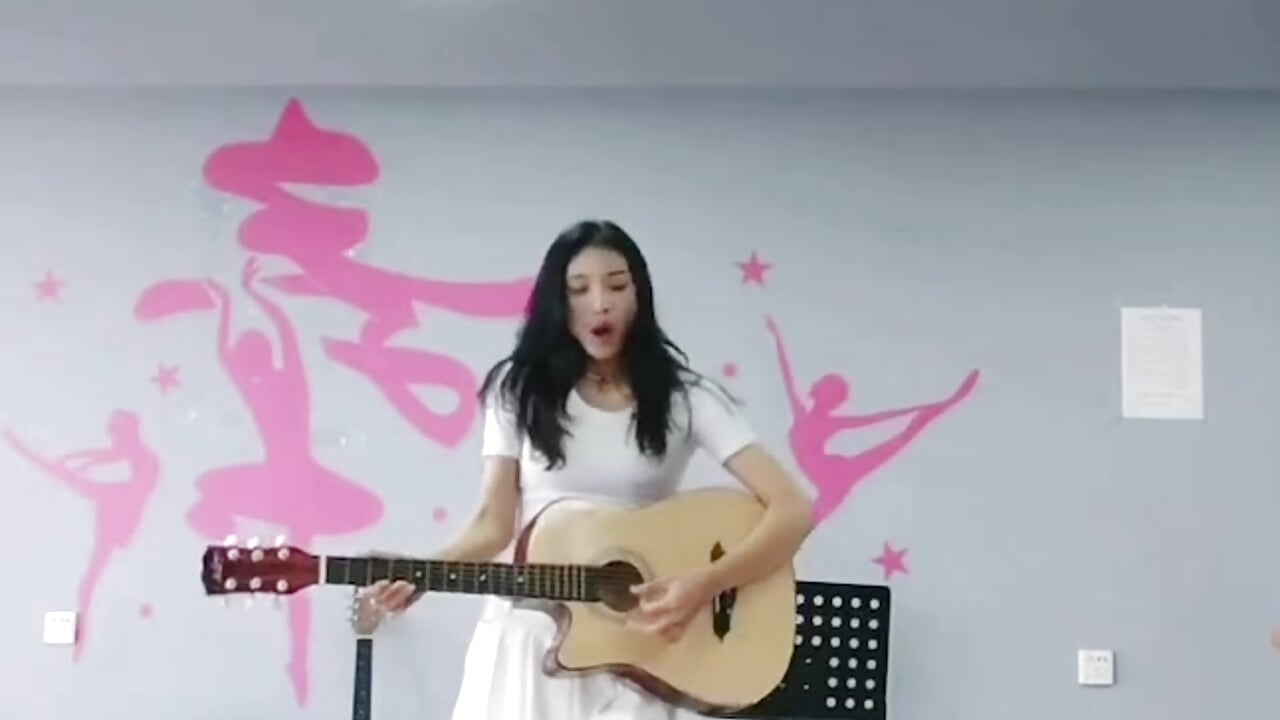 吉他跳舞r - video by muxin_love cam model