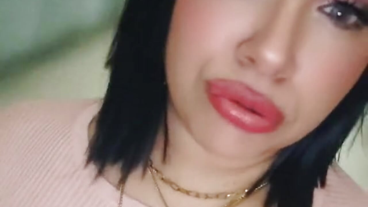 Subtle, sexy and dangerously suggestive. - video by Alanna-sloppy cam model